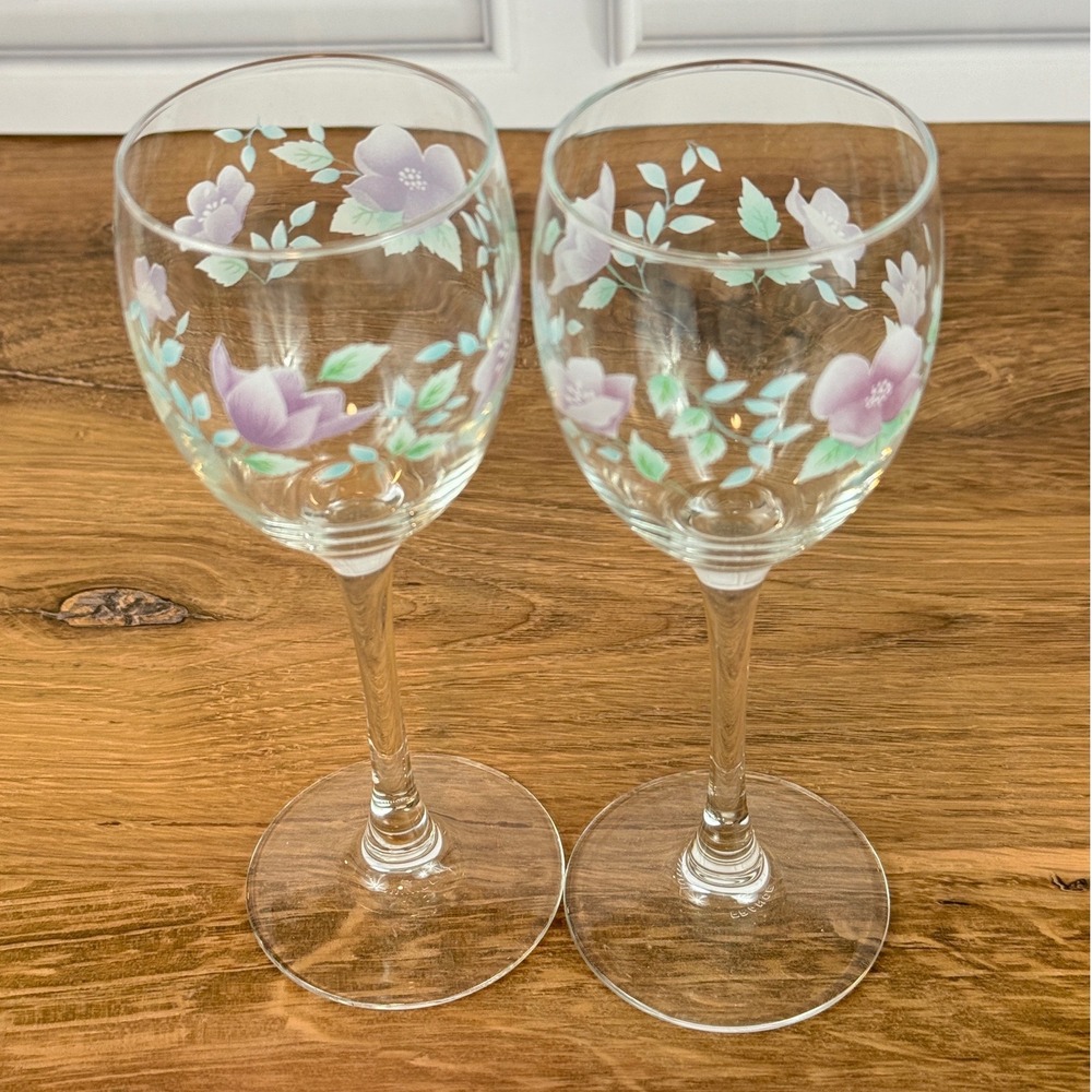 Vintage PAIR Arcopal Luminarc Madę in France Lavender Flower 9" Wine Glasses EUC